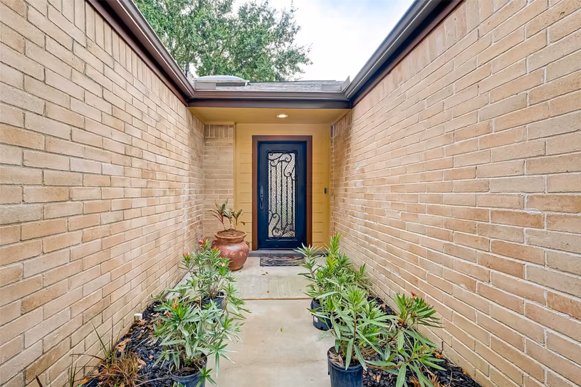 Photo 4 of 1375 Beaujolais Lane, Houston, TX