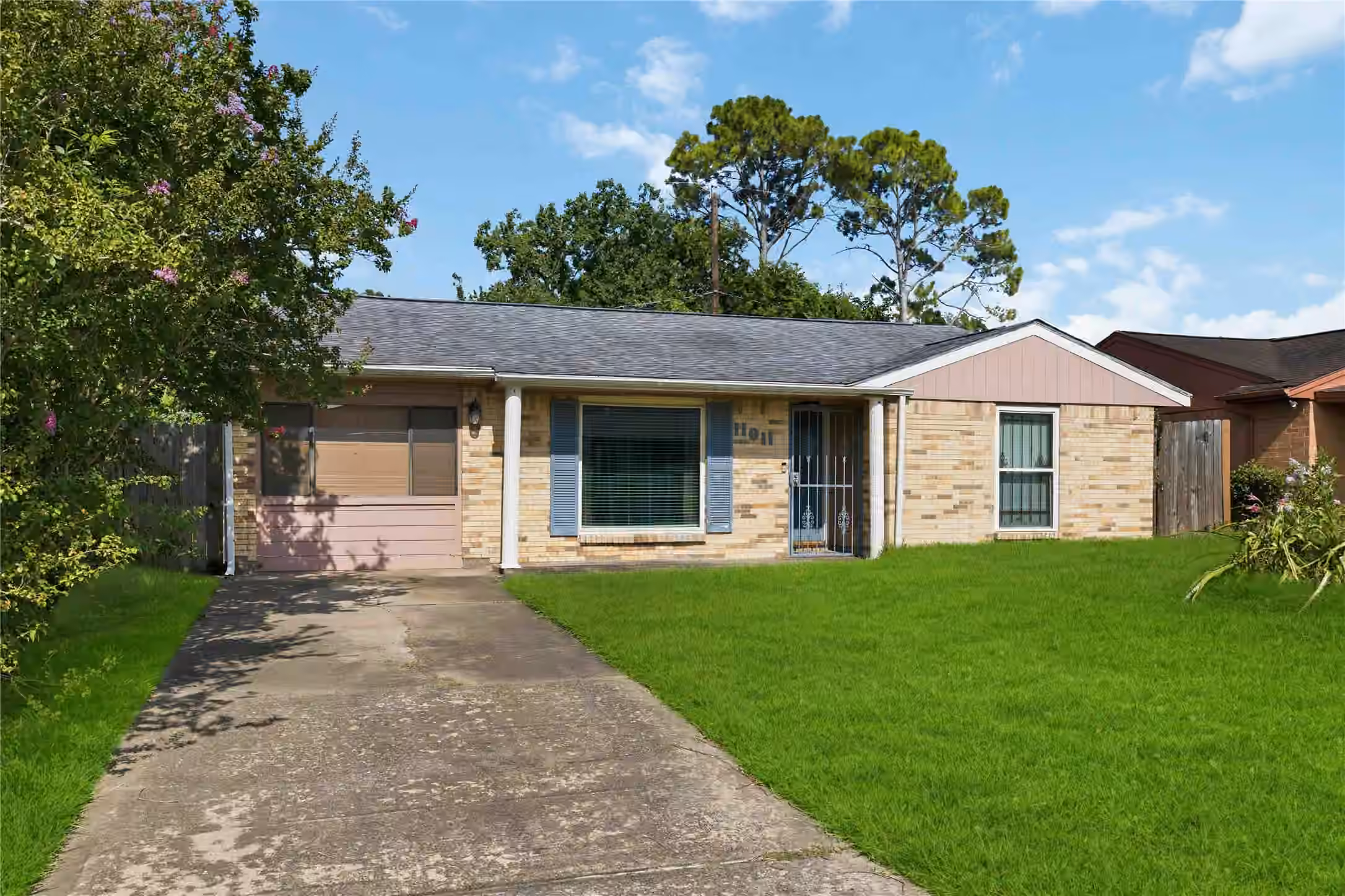Photo 3 of 11011 Carlton Drive, Houston, TX