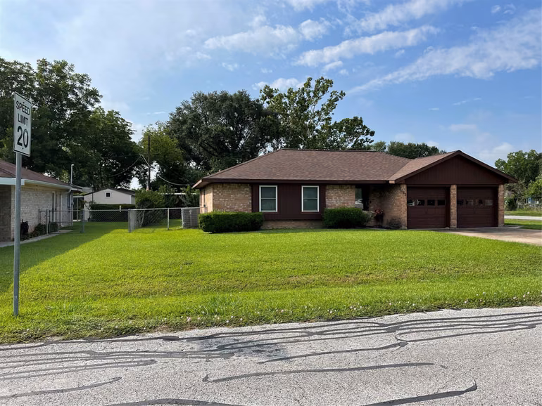 Photo of 1733 Brumbelow Street, Rosenberg, TX 77471