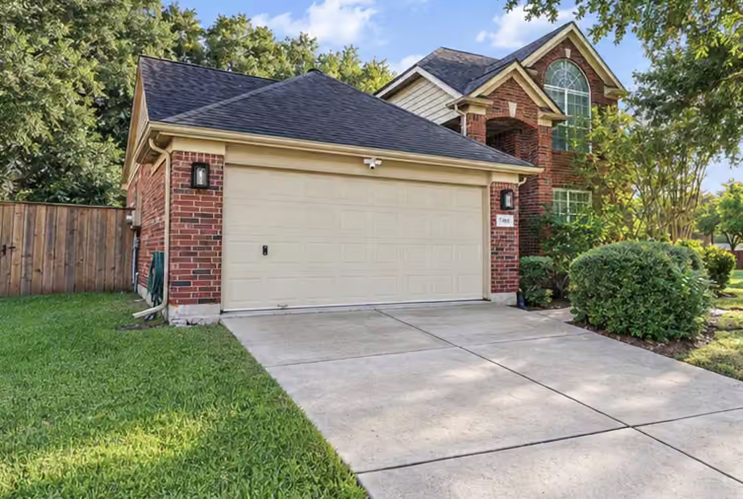 Photo 3 of 7406 Greatwood Grove Drive, Sugar Land, TX