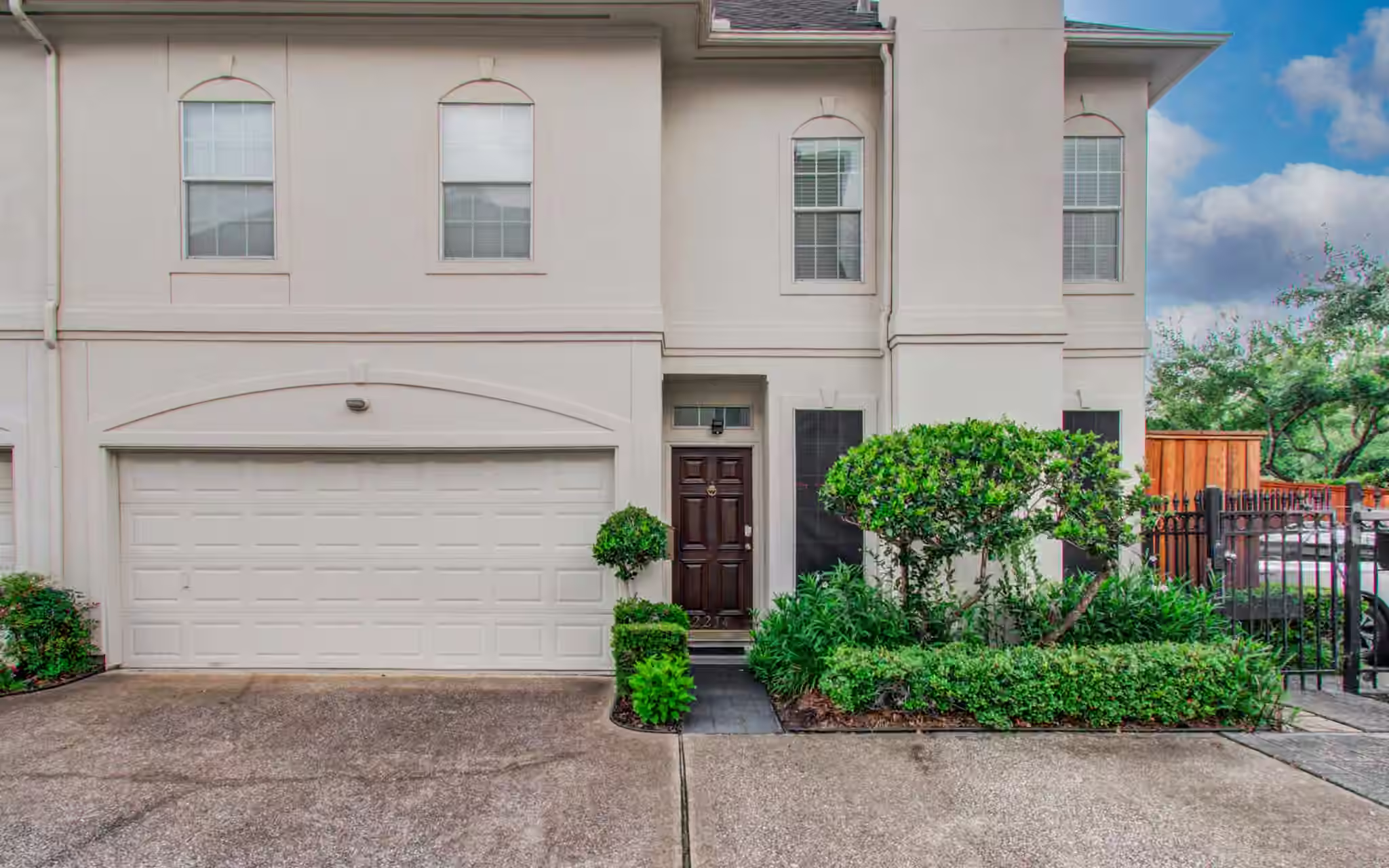 Photo 3 of 2214 W Holcombe Boulevard, Houston, TX
