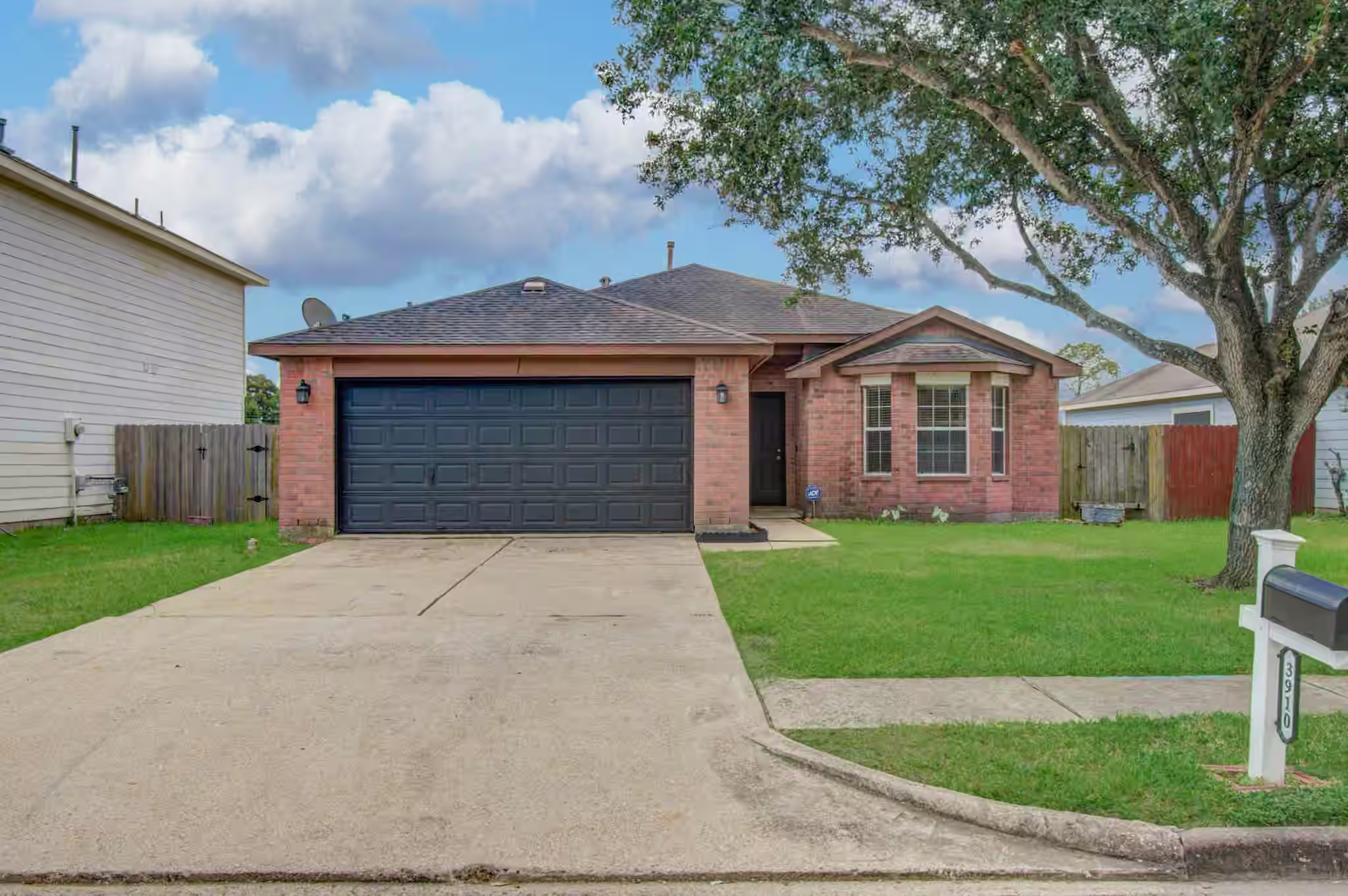 Photo 2 of 3910 Ridge Canyon Road, Baytown, TX