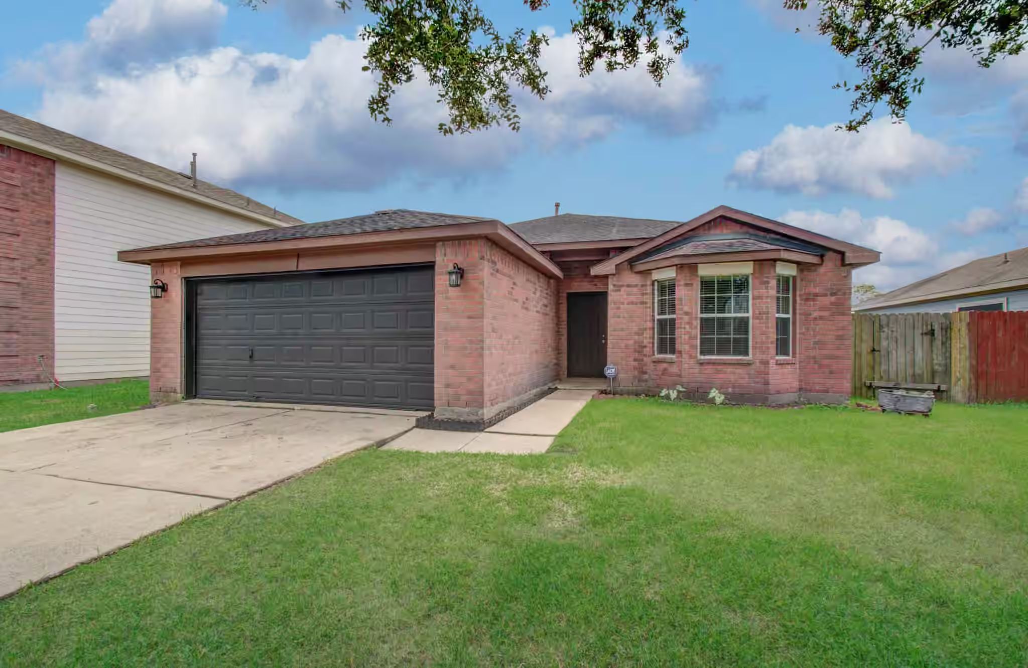 Photo 3 of 3910 Ridge Canyon Road, Baytown, TX