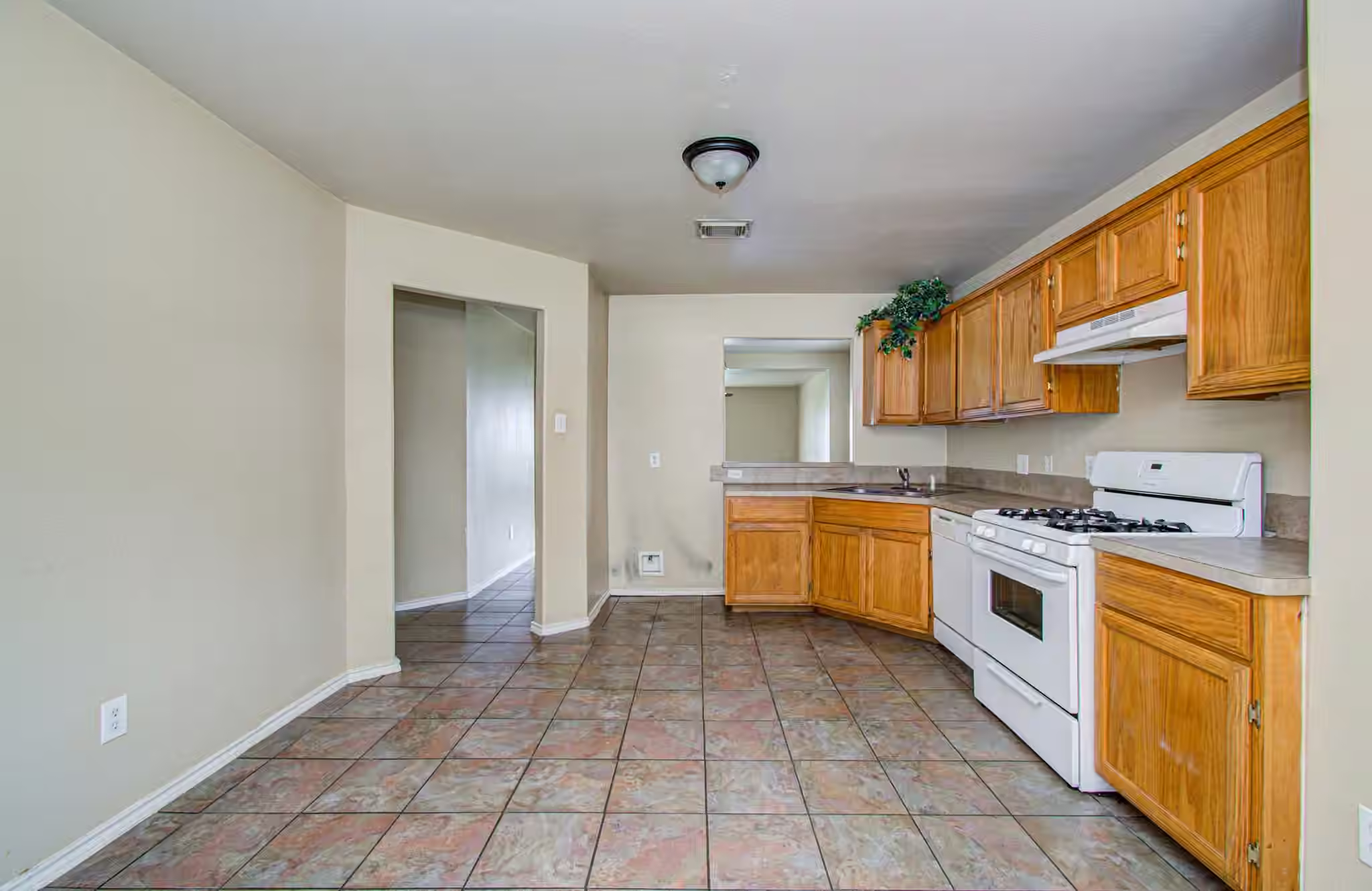 Photo 6 of 3910 Ridge Canyon Road, Baytown, TX