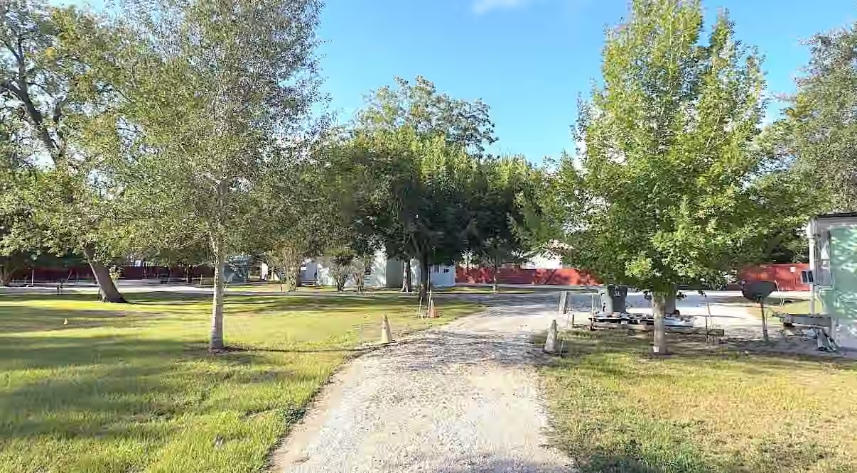 Photo 3 of 906 E Calhoun Street, El Campo, TX