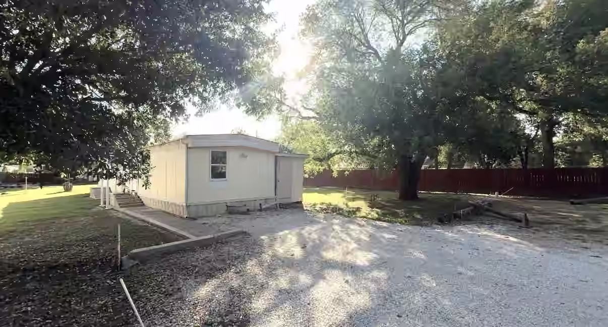 Photo 7 of 906 E Calhoun Street, El Campo, TX