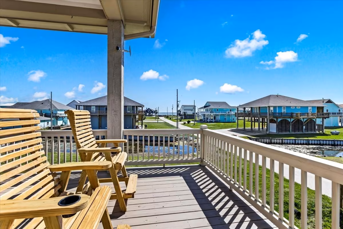 Photo 3 of 950 SUE Drive, Crystal Beach, TX