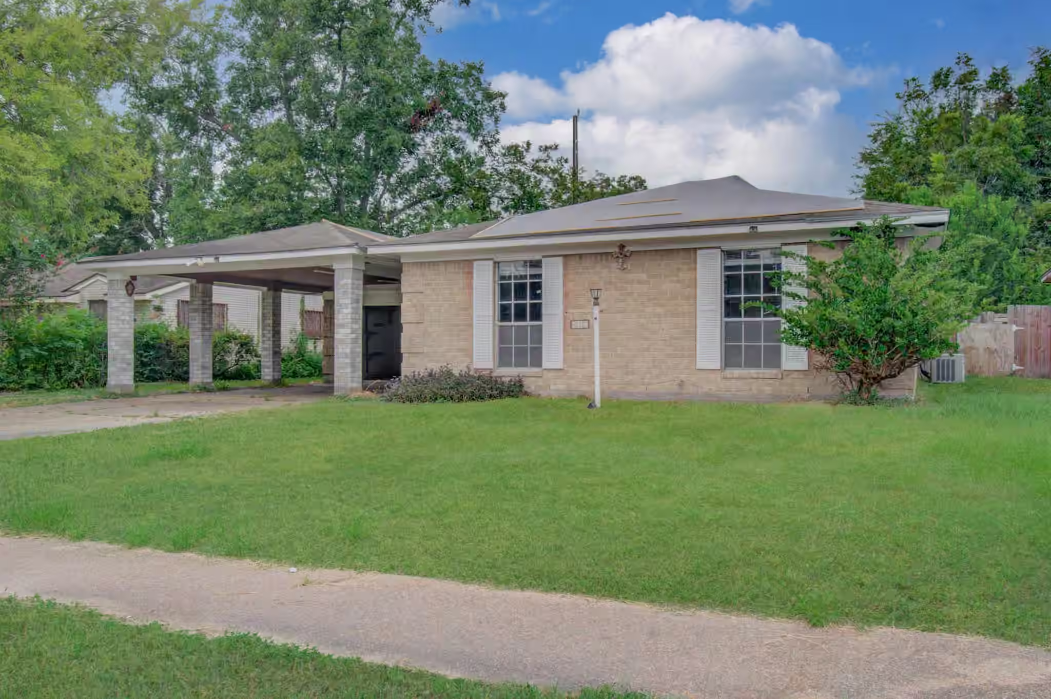 Photo 3 of 1314 Mosher Lane, Houston, TX