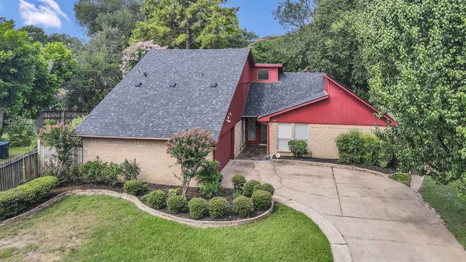 Photo 2 of 6614 Vialinda Drive, Houston, TX