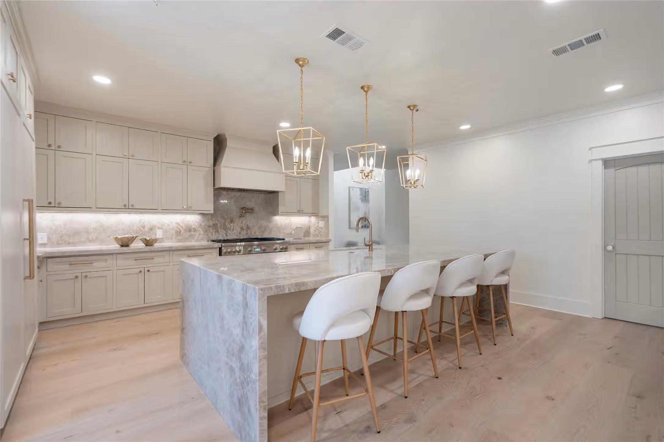 Photo 7 of 1205 Tall Pines Drive, Friendswood, TX