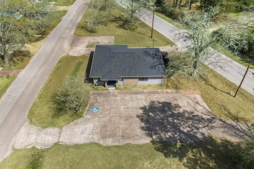 Photo 2 of 206 S Fenner Avenue, Cleveland, TX