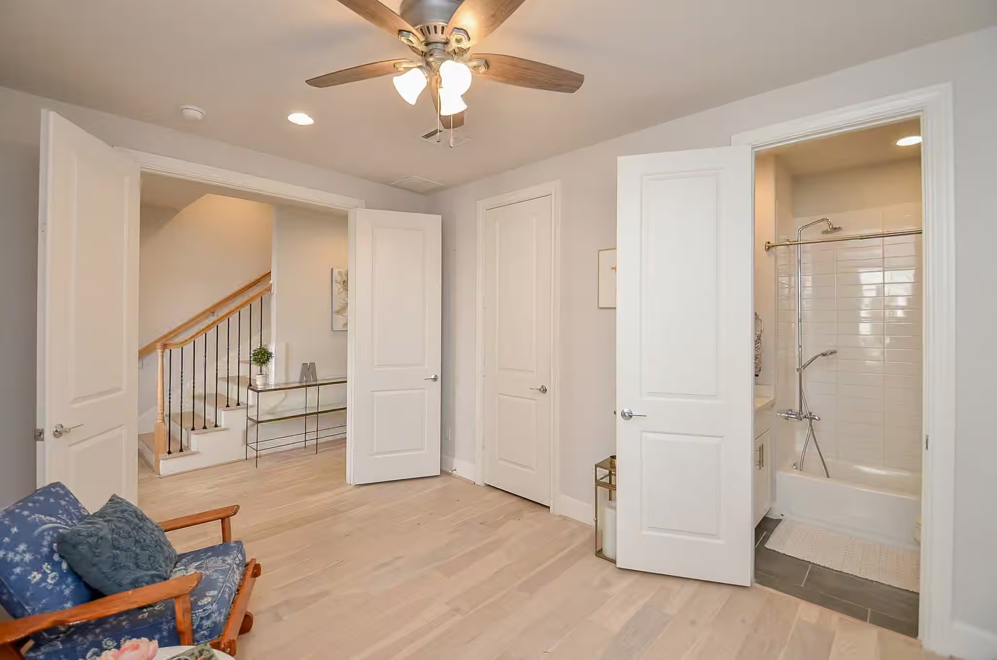 Photo 7 of 2419 W Kolbe Lane, Houston, TX