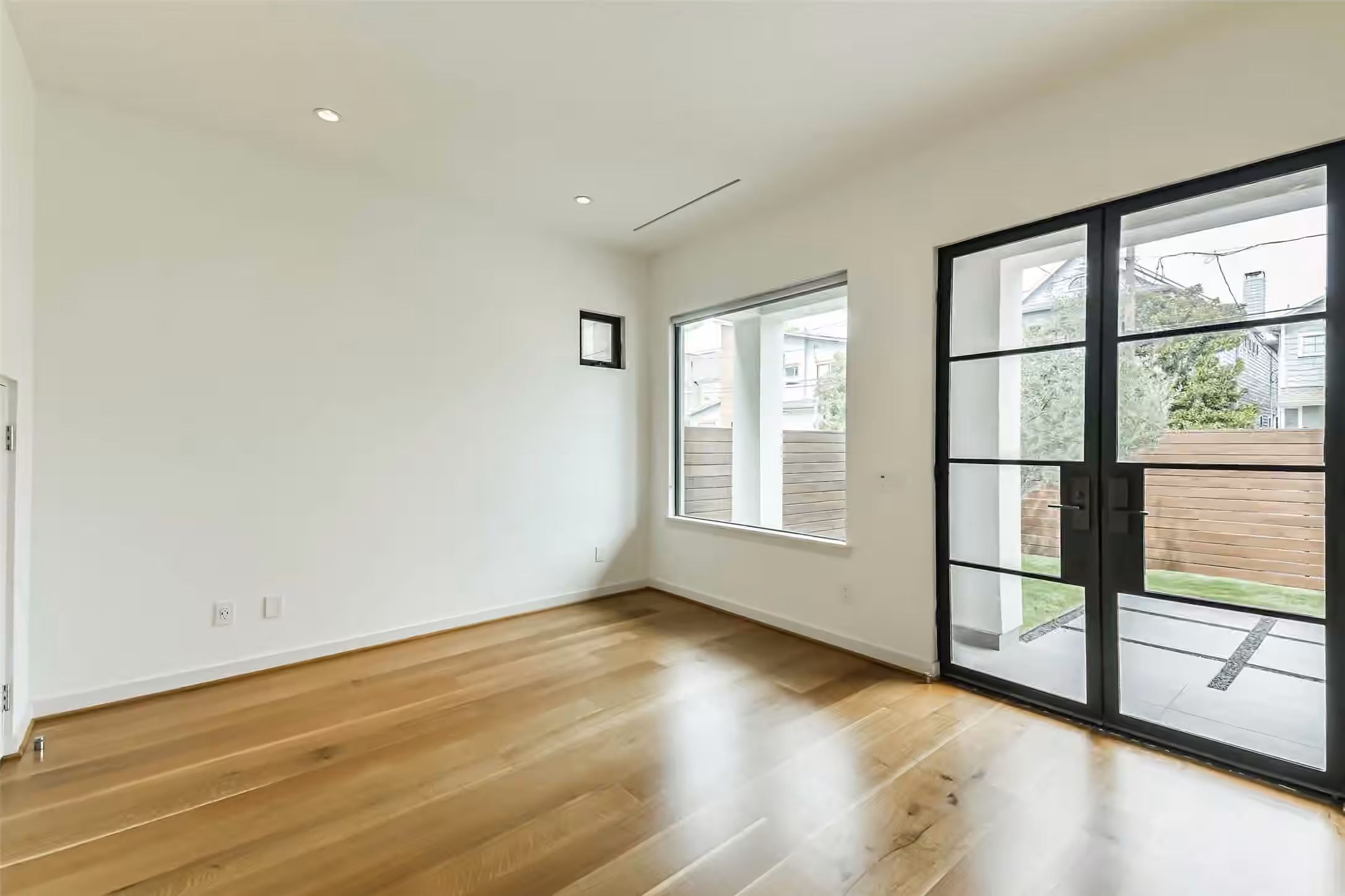 Photo 7 of 815 Alexander Street, Houston, TX