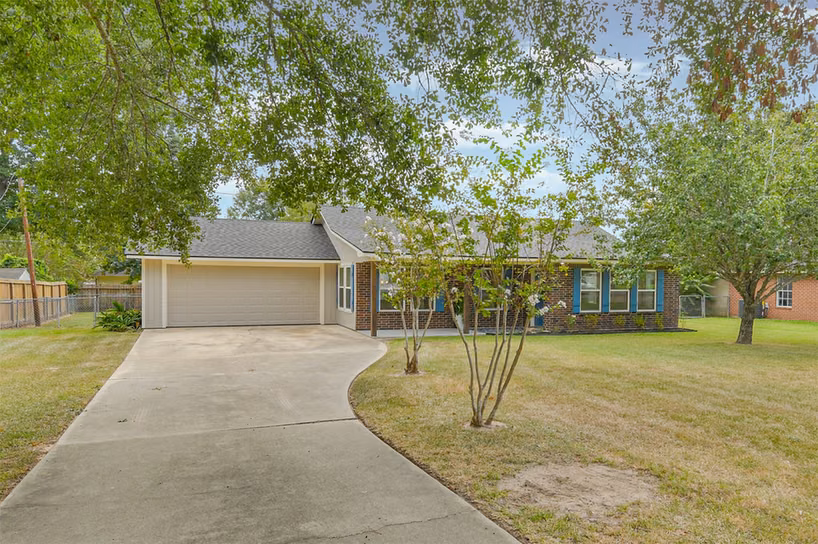 Photo 2 of 28814 Champion Oaks Drive, Magnolia, TX