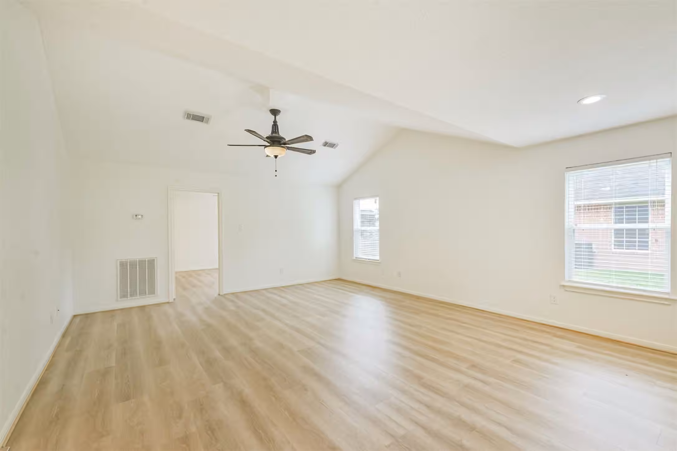 Photo 5 of 28814 Champion Oaks Drive, Magnolia, TX