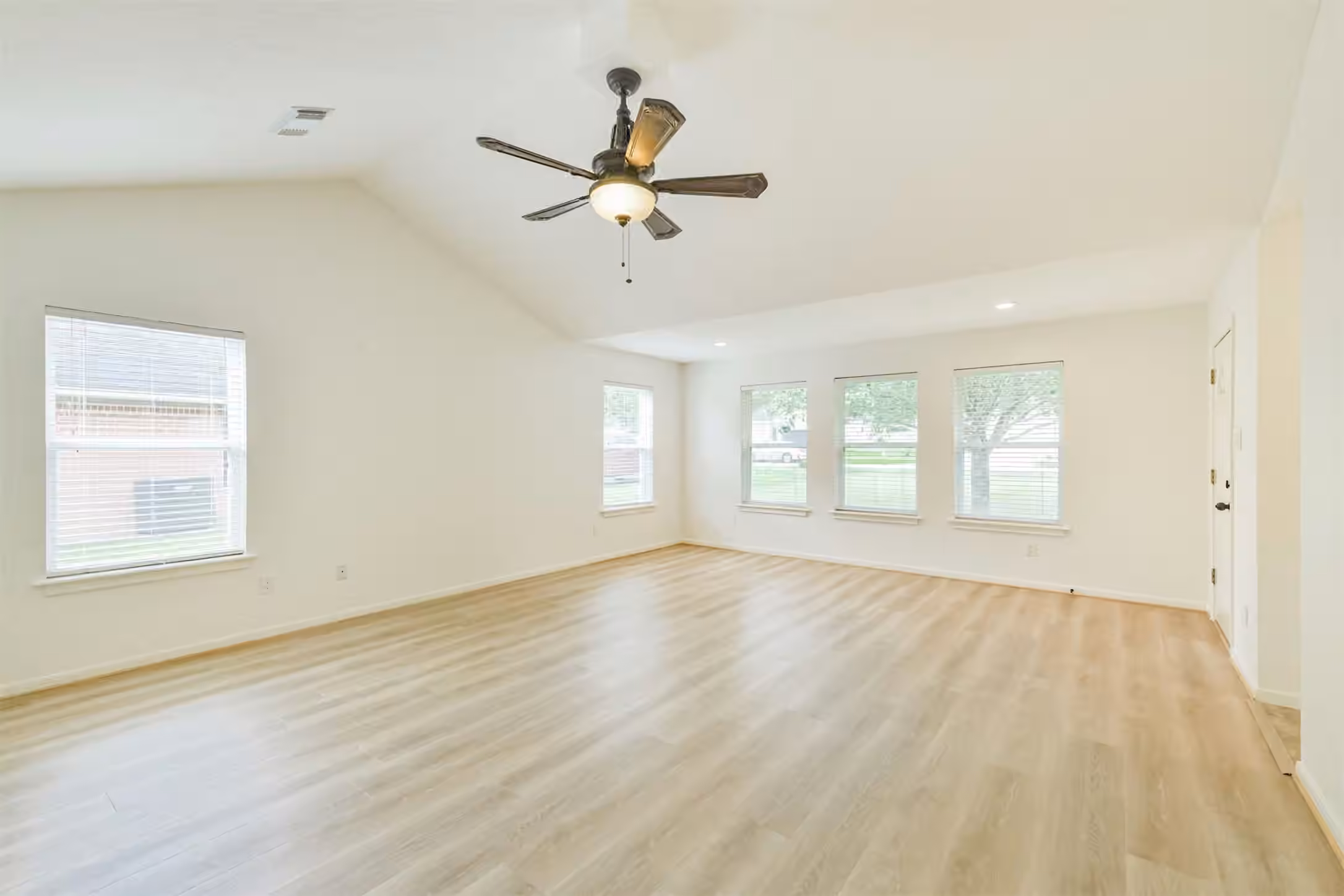 Photo 6 of 28814 Champion Oaks Drive, Magnolia, TX