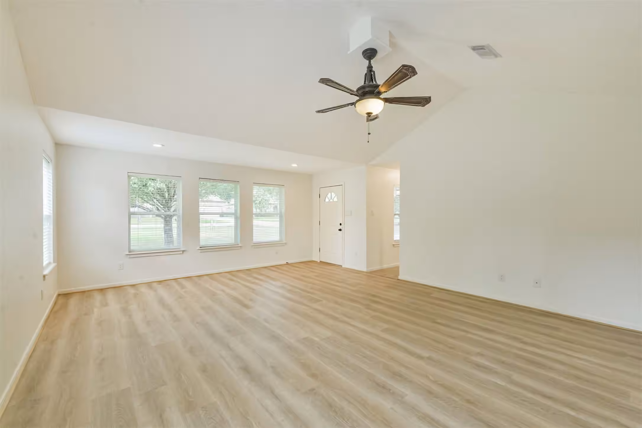 Photo 7 of 28814 Champion Oaks Drive, Magnolia, TX