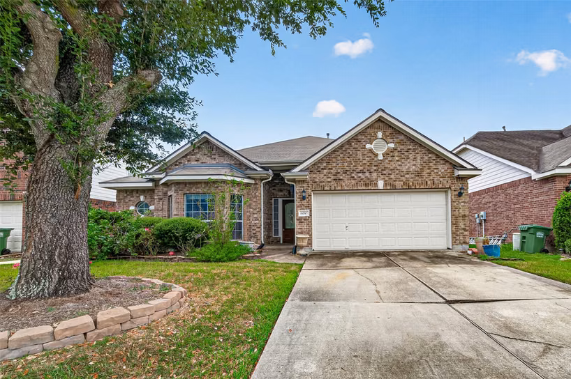 Photo 3 of 6610 Atasca Creek Drive, Humble, TX