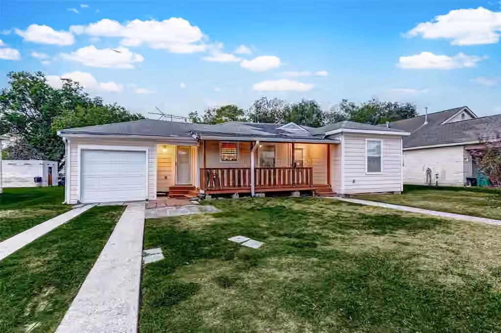 Photo 3 of 913 Maple Avenue, Pasadena, TX