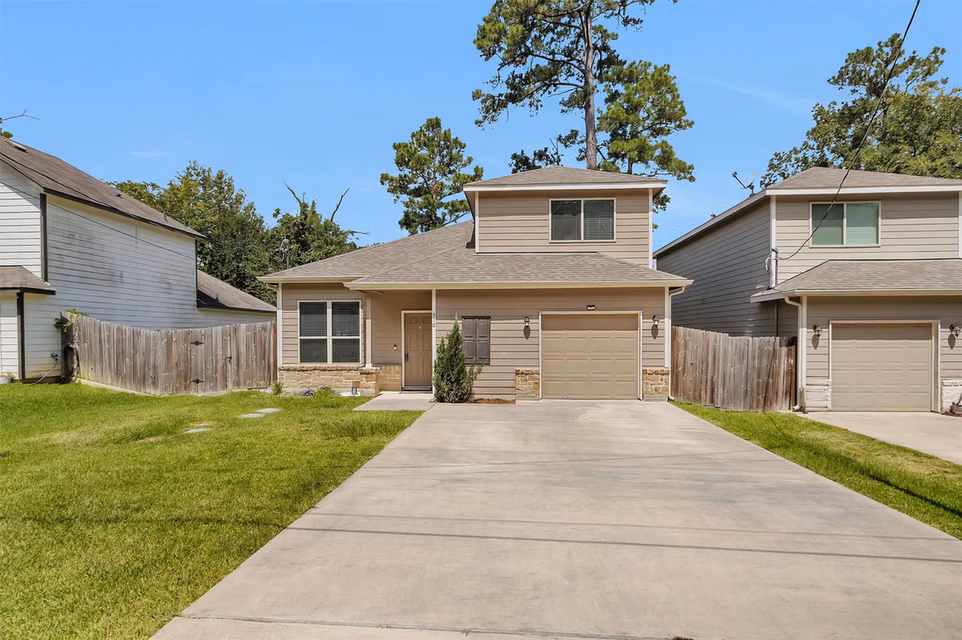 Photo of 910 Cherokee Drive, Montgomery, TX