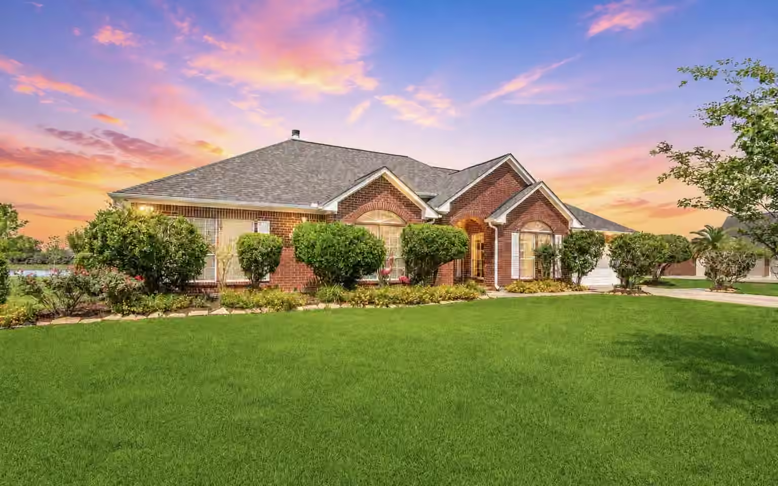 Photo 3 of 143 Lago Circle Drive N, Santa Fe, TX