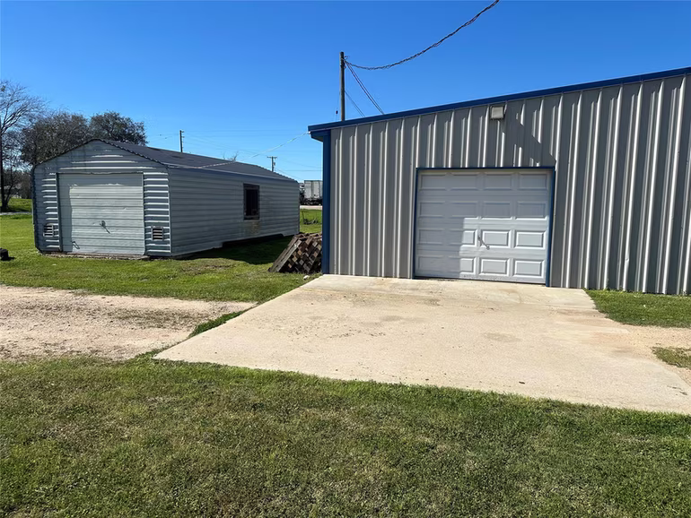 Photo 5 of 607 E Main Street, Eagle Lake, TX