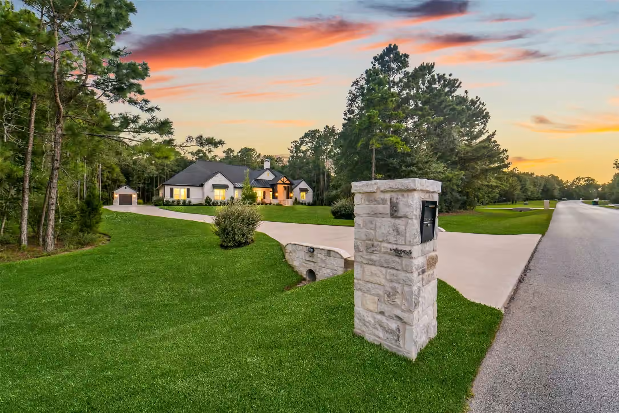 Photo 2 of 26073 Crown Ranch Boulevard, Montgomery, TX