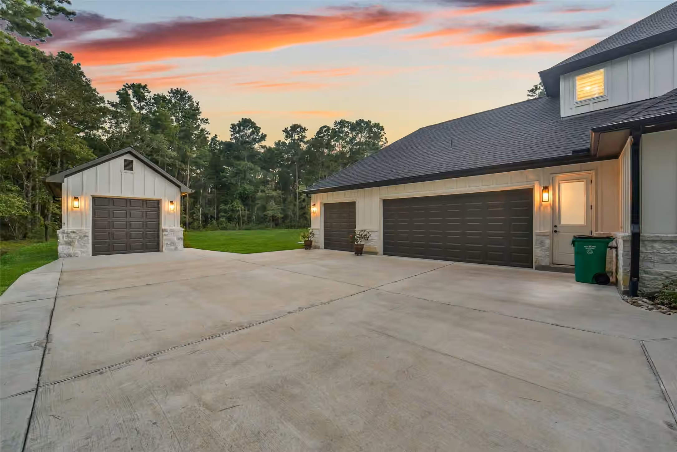 Photo 5 of 26073 Crown Ranch Boulevard, Montgomery, TX