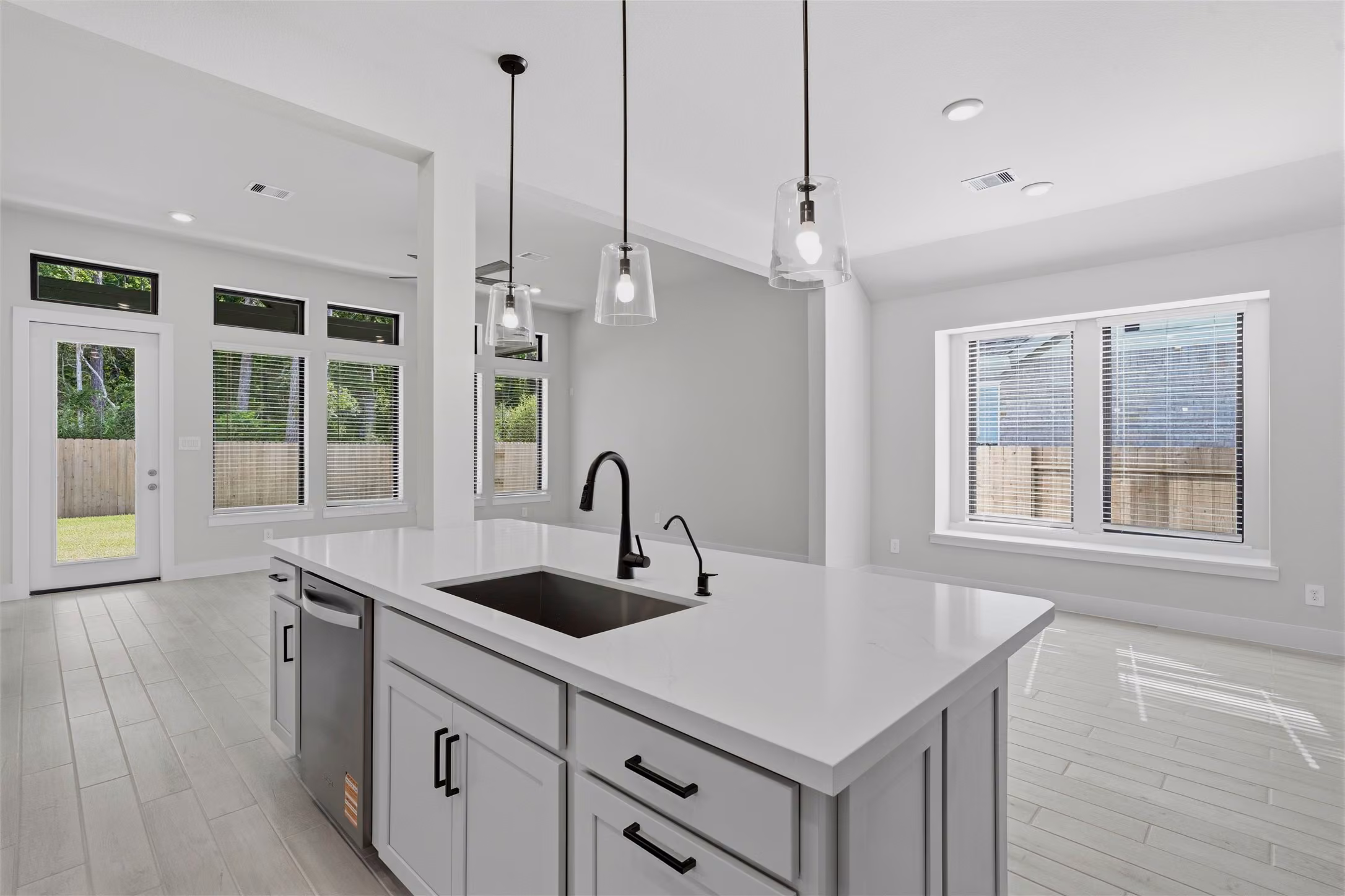 Photo 4 of 10052 Copia Lane, Montgomery, TX