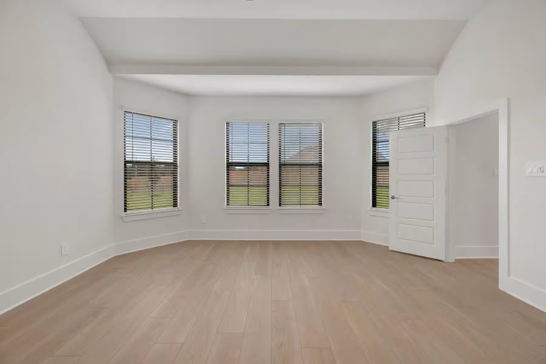 Photo 4 of 16624 Gaines Glen Lane, Montgomery, TX