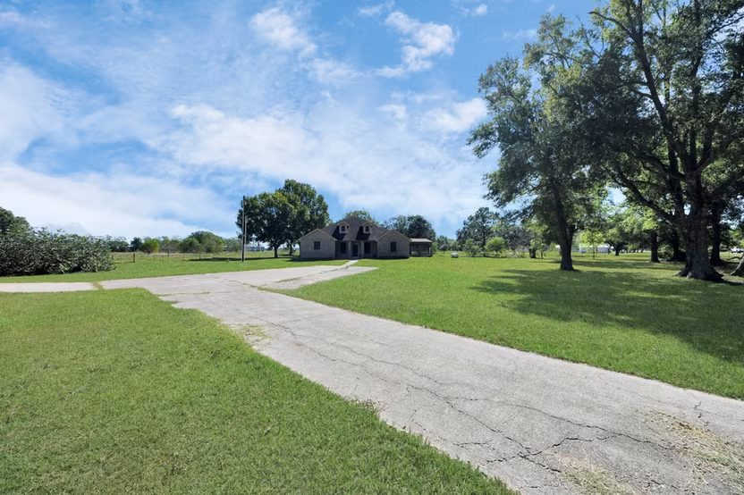Photo 5 of 3607 S Main Street, Anahuac, TX