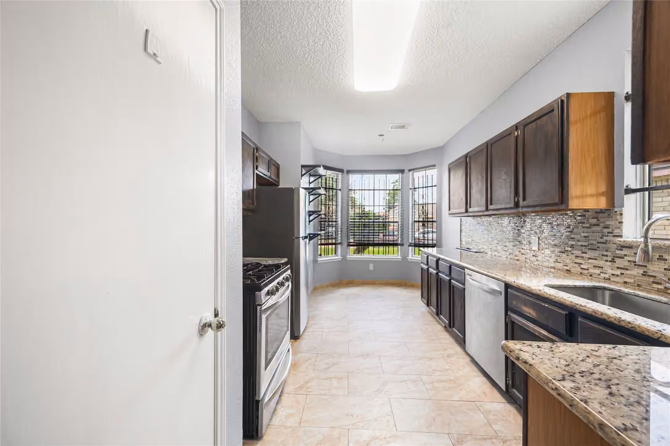 Photo 7 of 8107 Summer Trail Drive, Houston, TX