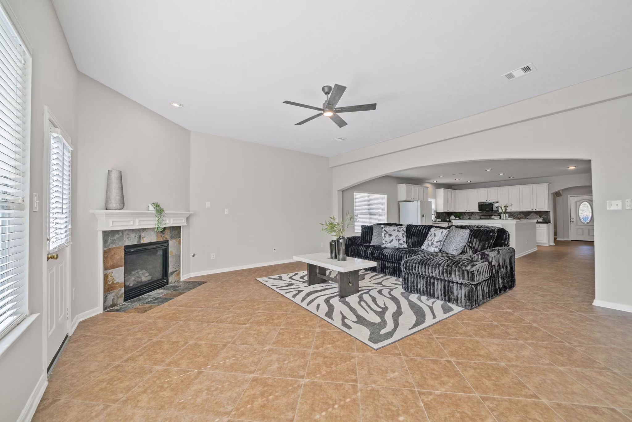Photo 4 of 8523 Sweetstone Field Court, Cypress, TX
