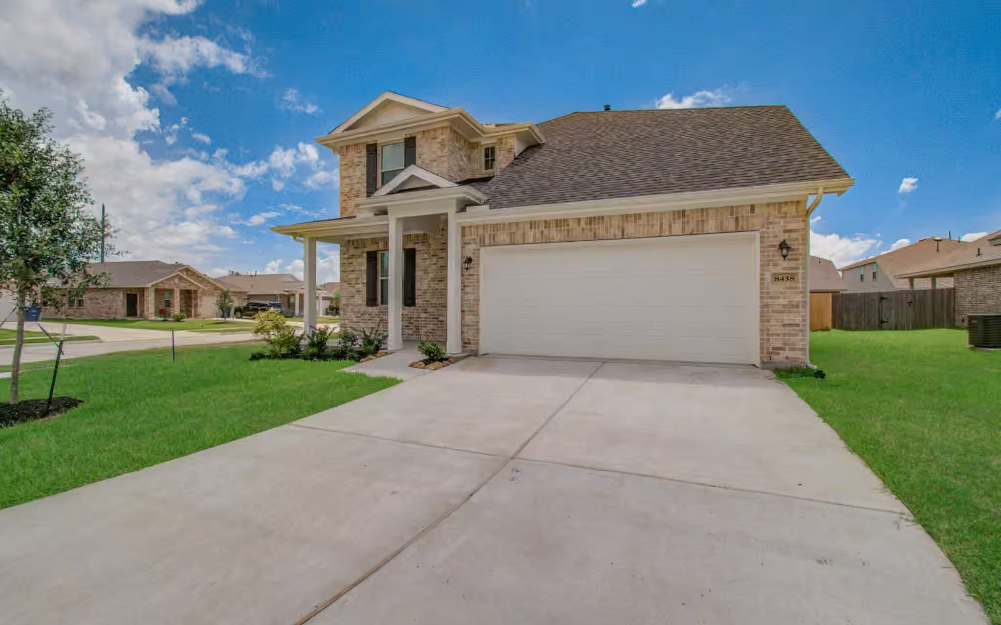 Photo 4 of 8438 Quiet Bay Drive, Baytown, TX