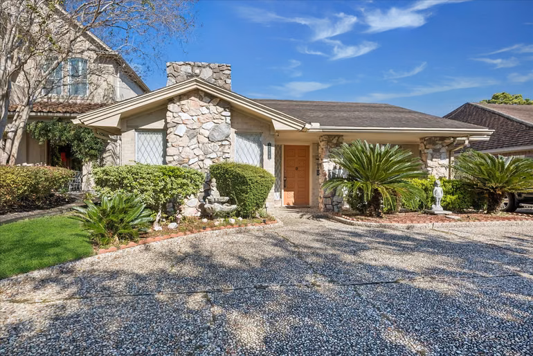Photo 4 of 3716 Bellaire Boulevard, Southside Place, TX