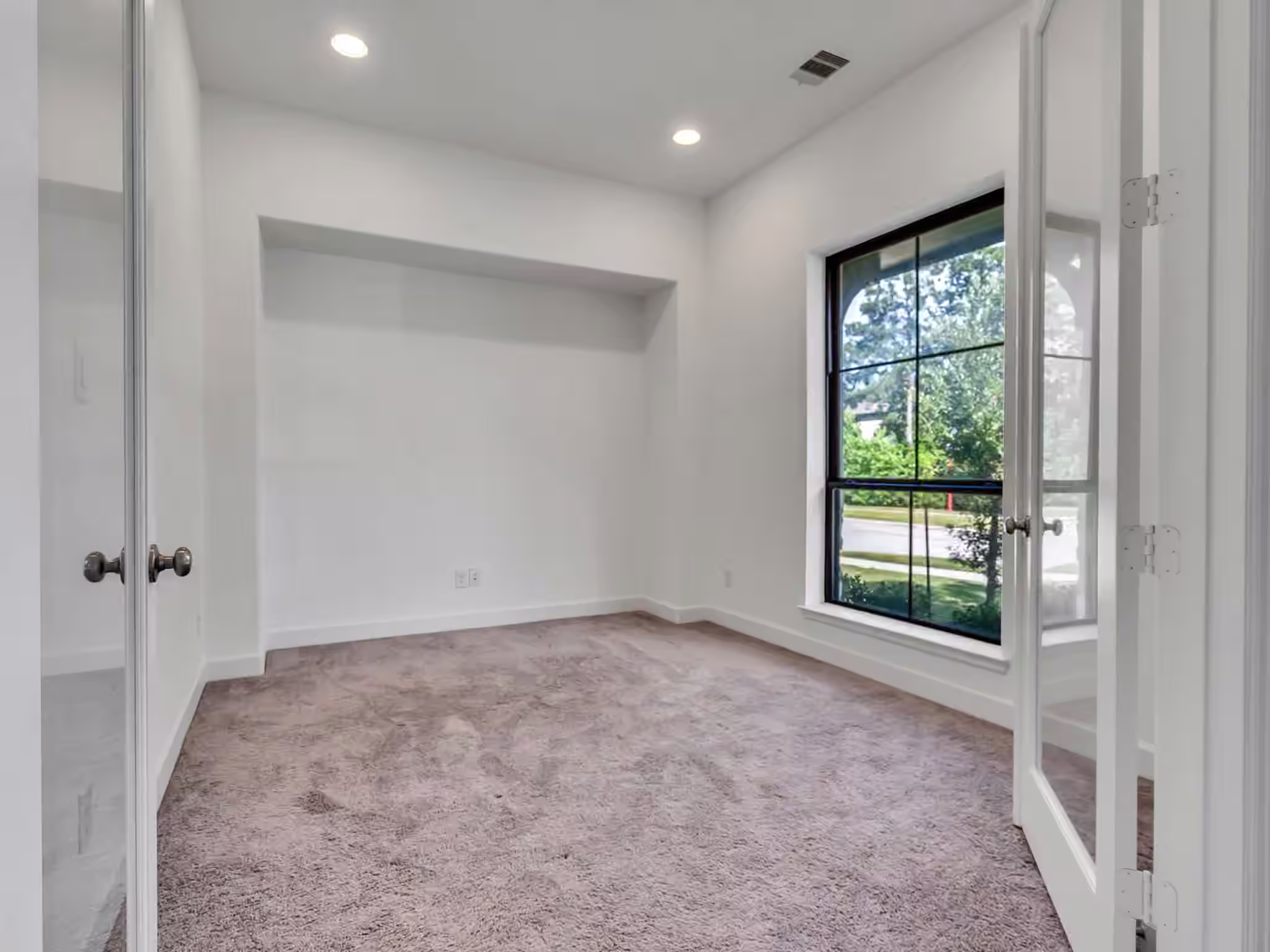 Photo 4 of 9011 Charmwood Lane, Magnolia, TX