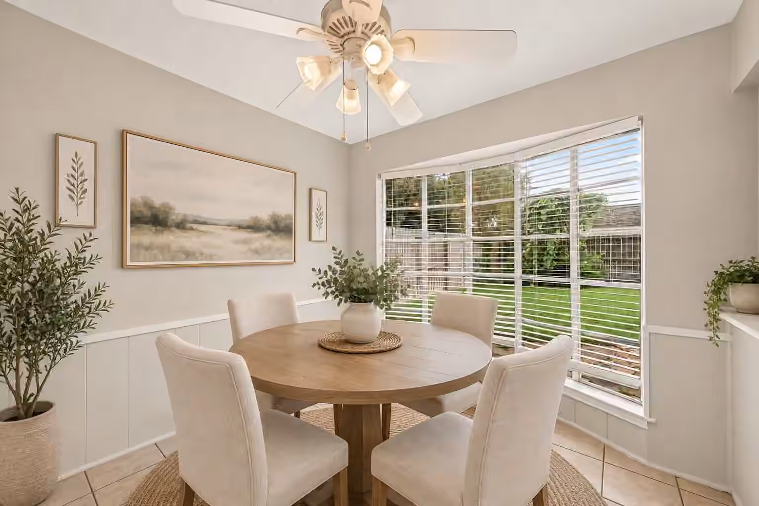 Photo 4 of 13511 Brook Hollow Drive, Sugar Land, TX