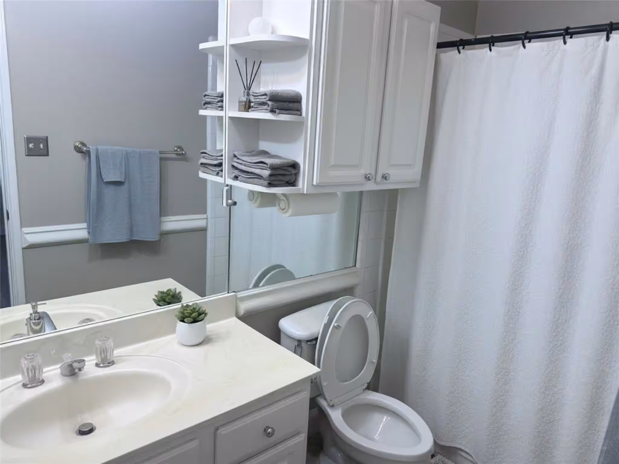 Photo 3 of 7347 Regency Square Court 7347, Houston, TX