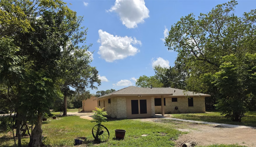 Photo 4 of 3811 Cedar Street, Damon, TX