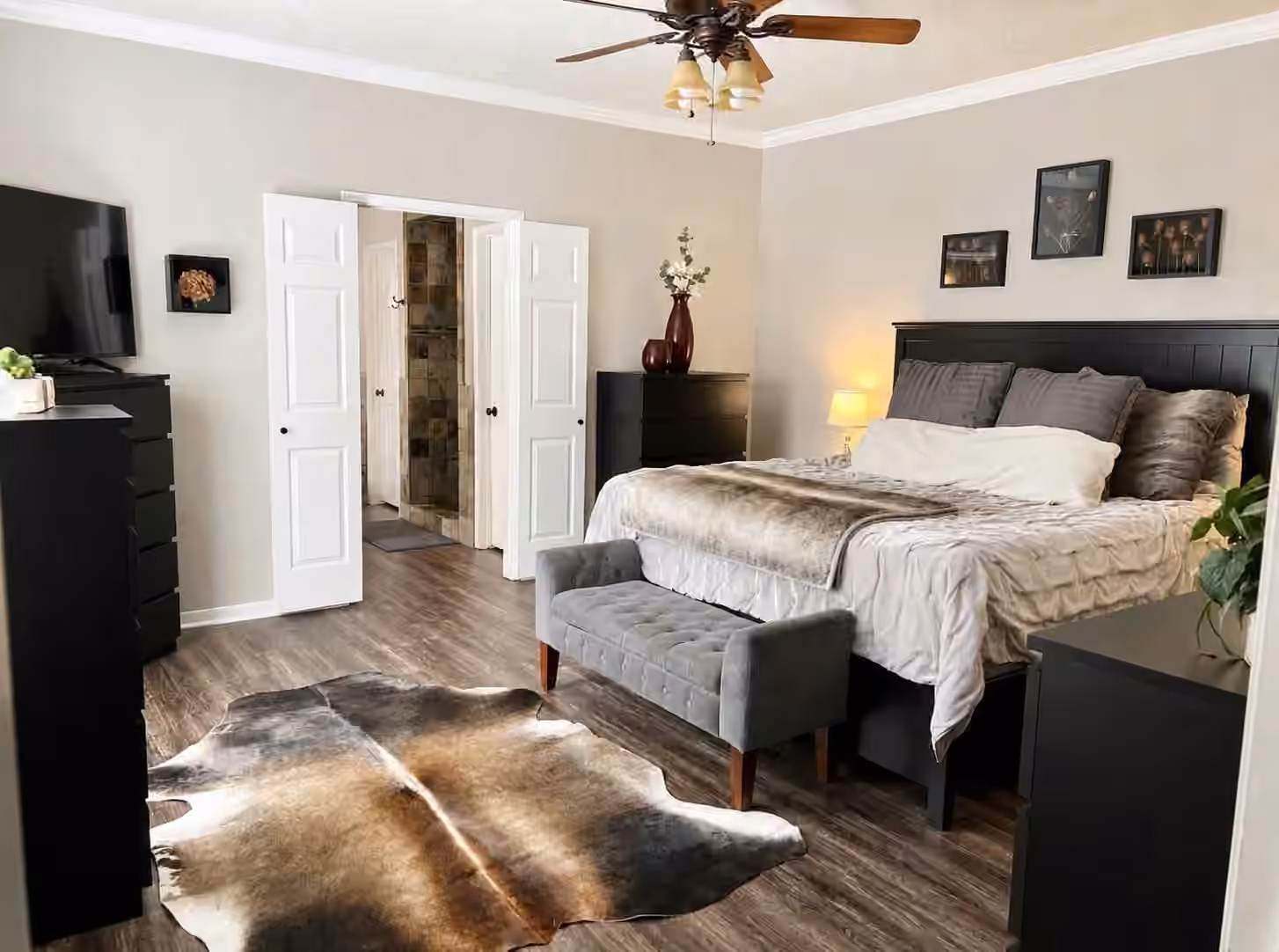 Photo 5 of 10923 Hickory Tree Court, Houston, TX