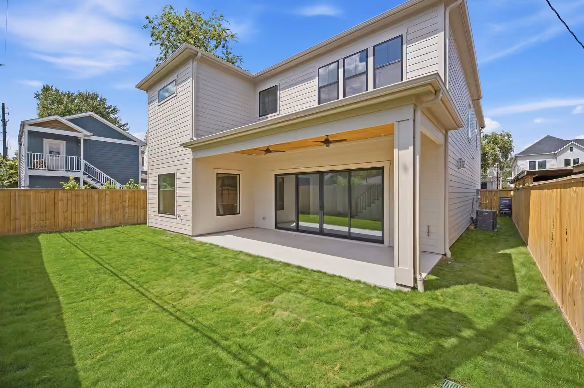 Photo 3 of 212 E 24th Street, Houston, TX