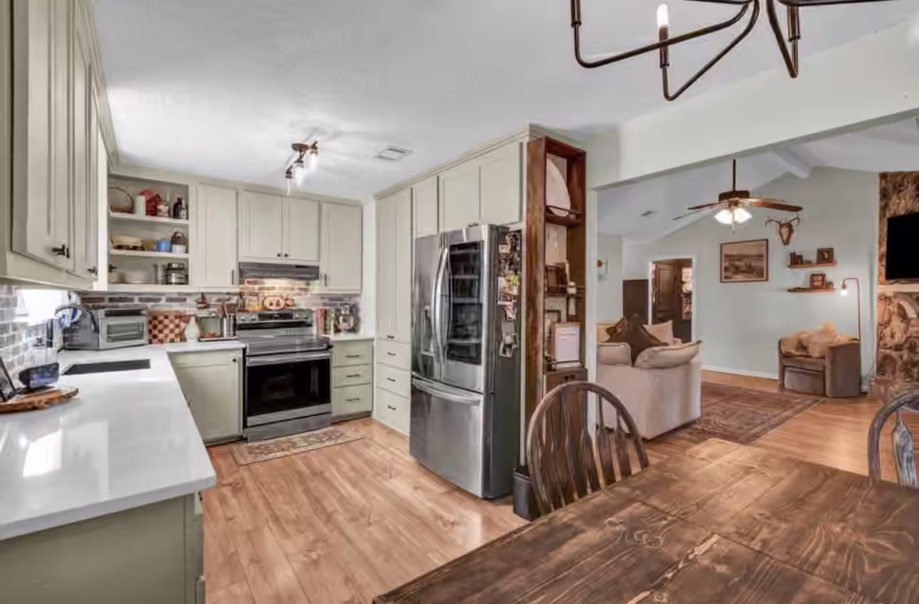 Photo 5 of 53 Blue Bell Court, Lake Jackson, TX 77566