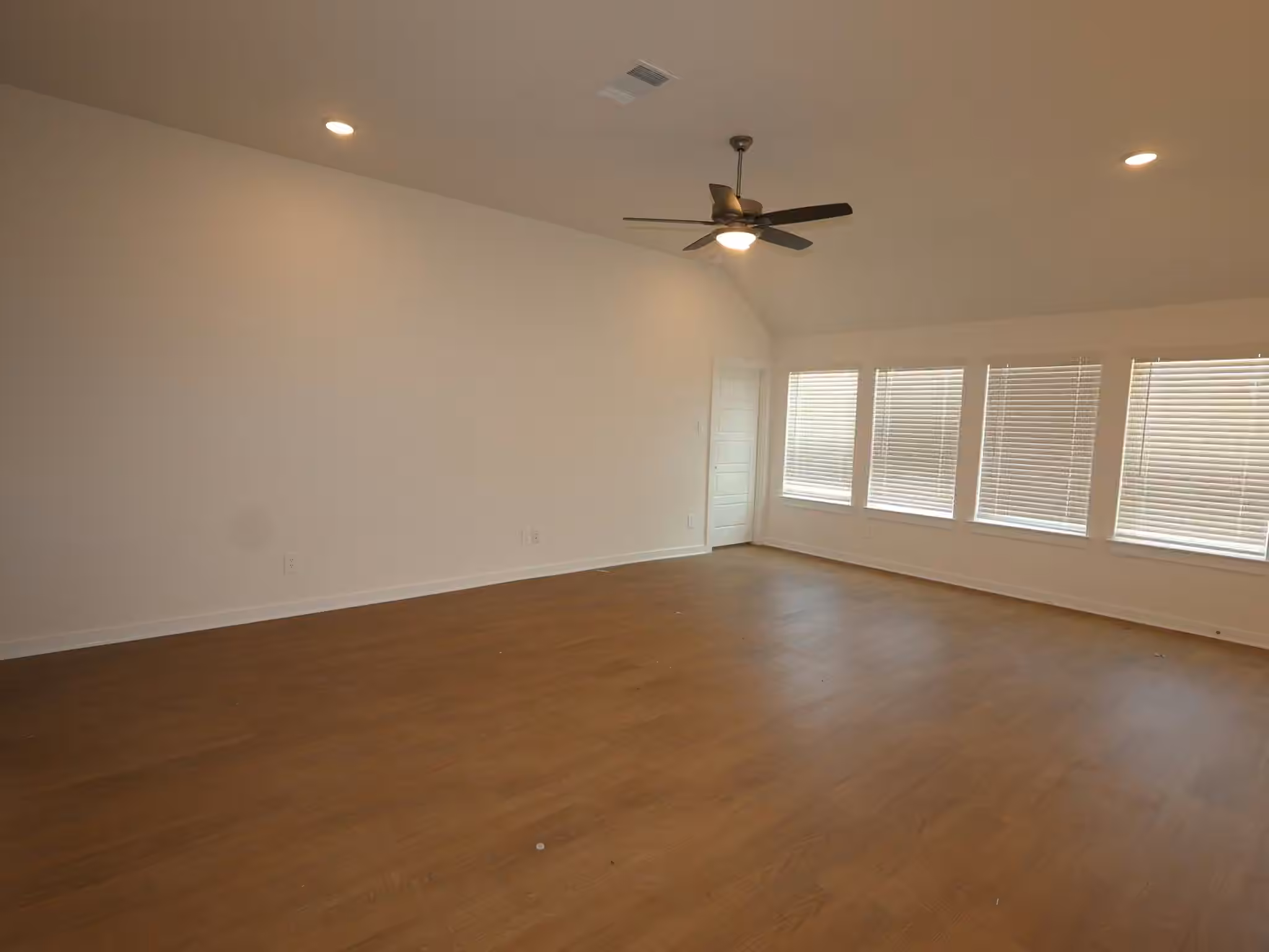 Photo 4 of 540 Bluebell Maiden Court, Magnolia, TX