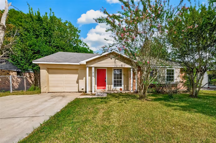 Photo of 11819 Leitrim Way, Houston, TX 77047