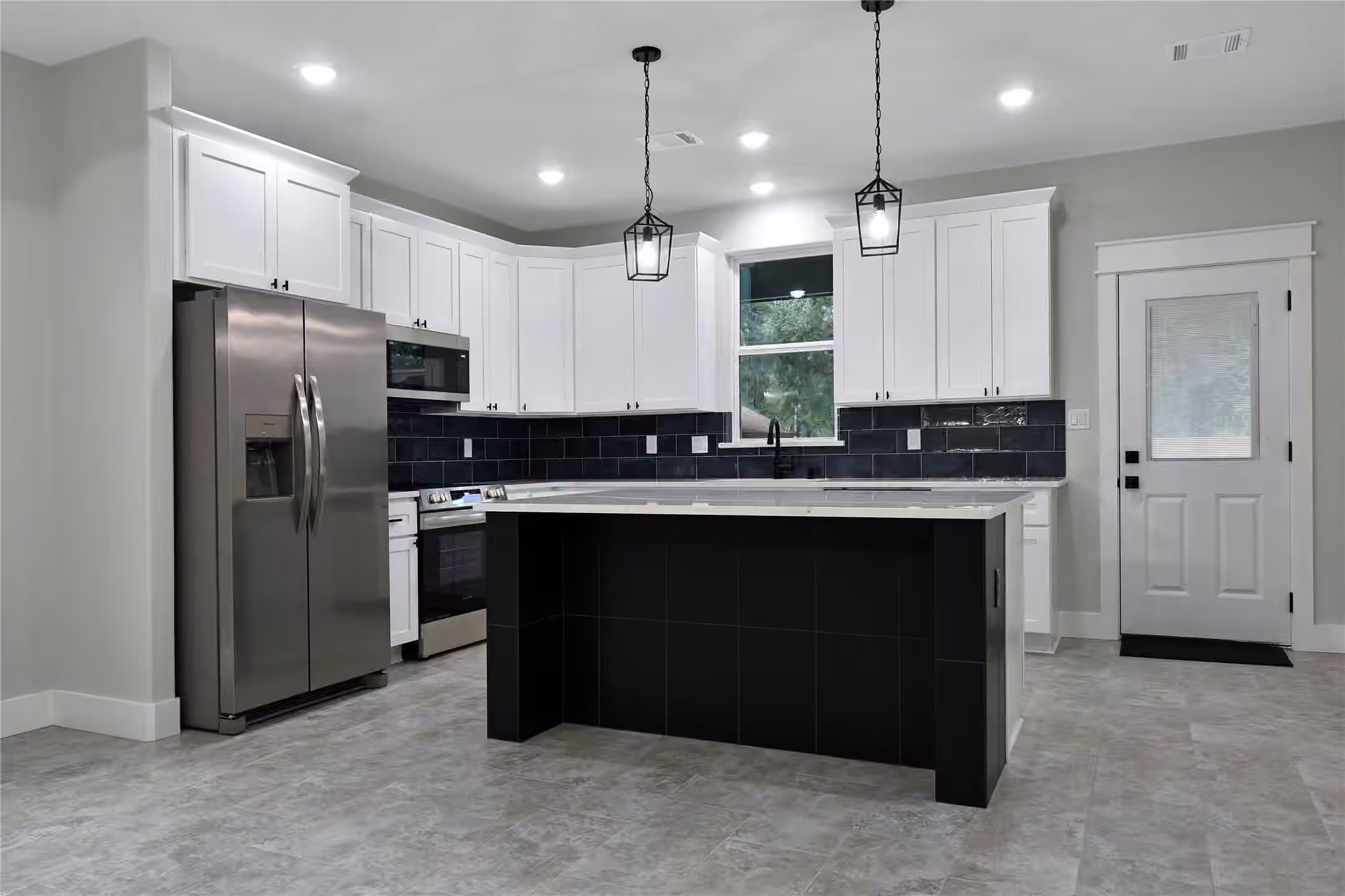 Photo 5 of 14833 Pine Drive, Conroe, TX