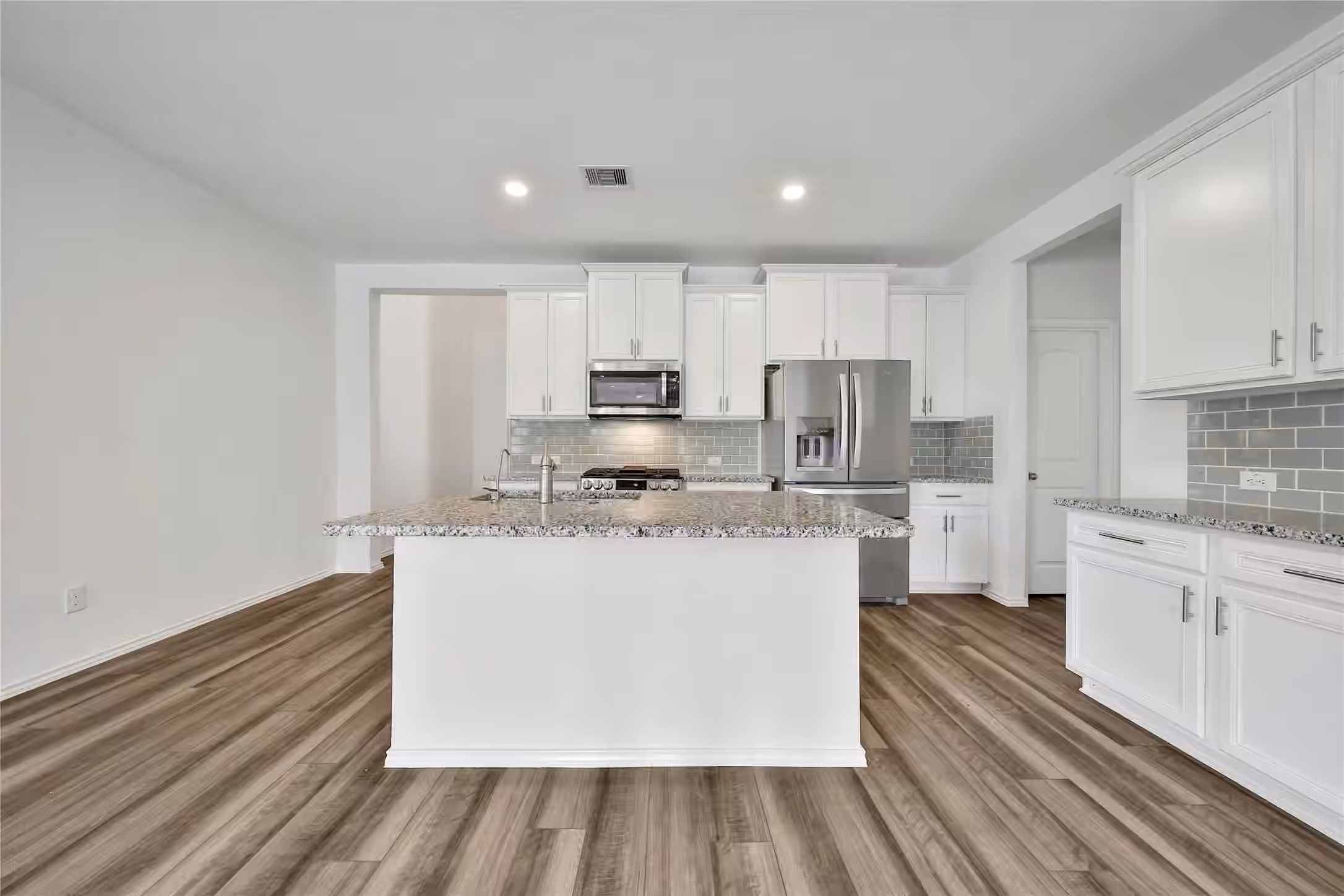 Photo 2 of 9245 Inland Leather Lane, Conroe, TX