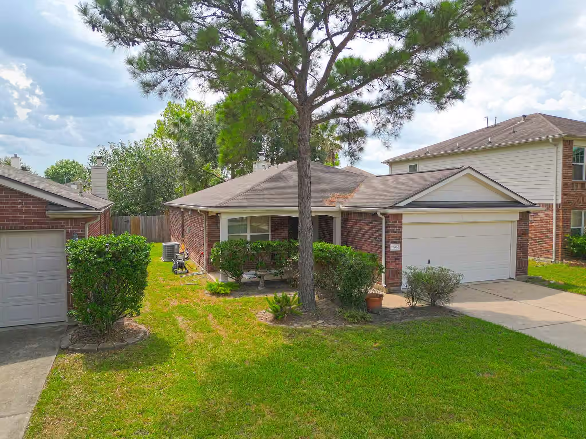 Photo 3 of 11815 S Brenton Knoll Drive, Tomball, TX