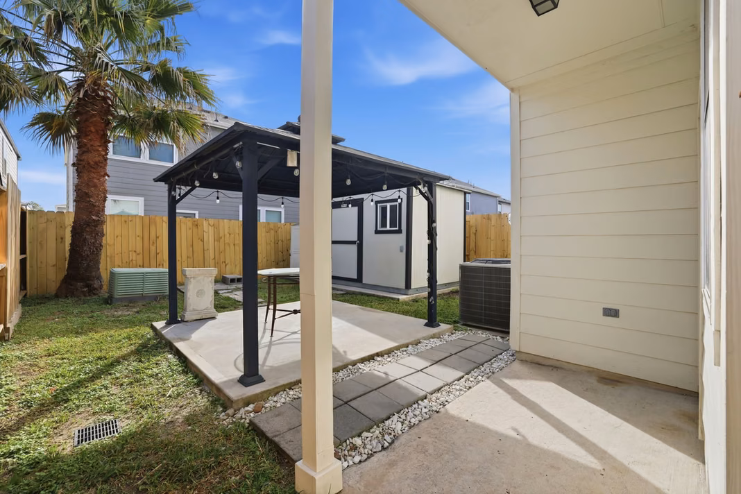 Photo 5 of 10135 E East Palm Lake dr Drive, Houston, TX