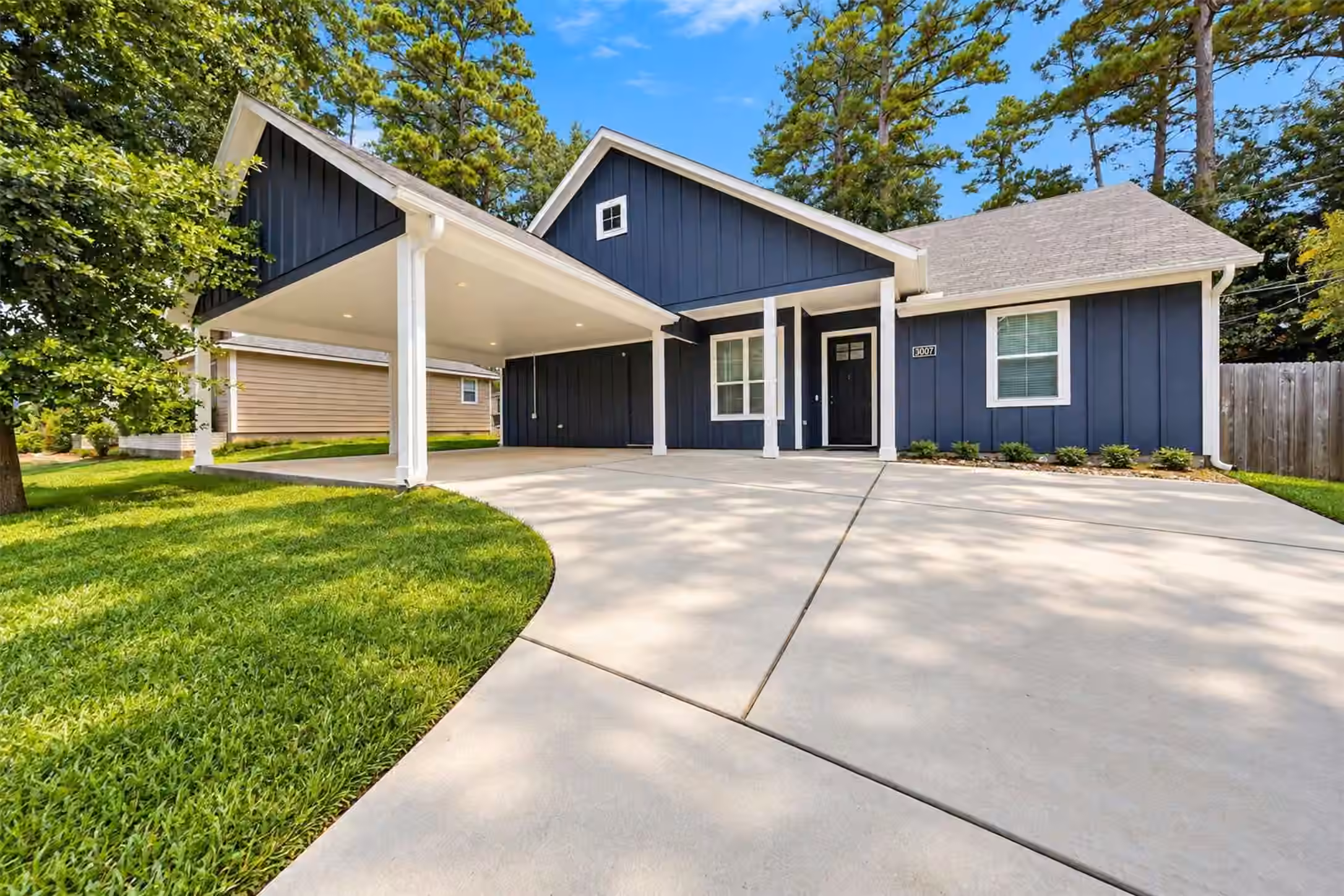Photo of 3007 Sand Drive, Huntsville, TX 77340
