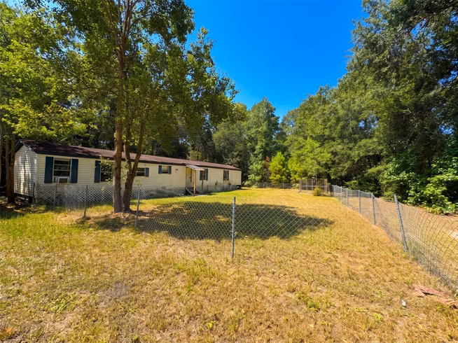 Photo 2 of 1106 Greenbelt dr Drive, Cleveland, TX